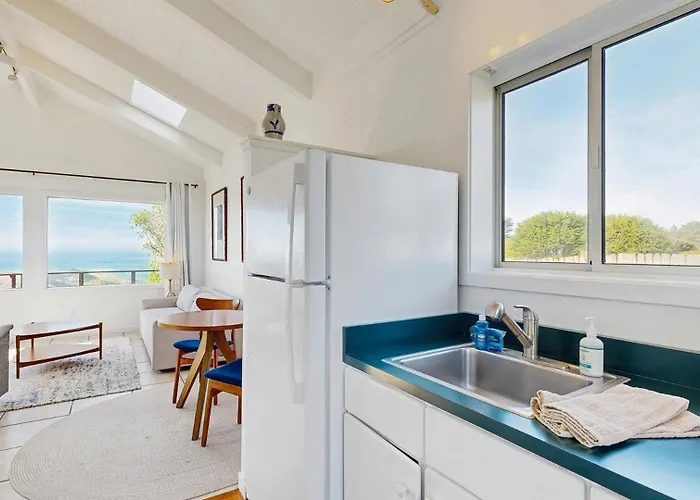 Perched On The Bluff - Casita