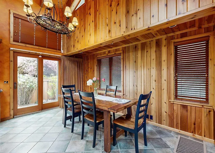 Mendocino Oceanfront Home - Hot Tub & Bbq